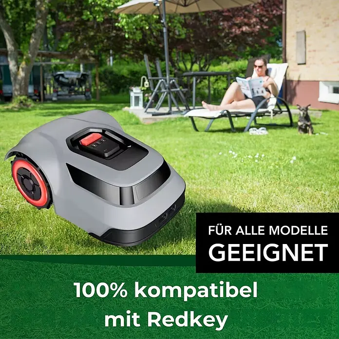 Genisys Ersatzmesser-Set für Mähroboter - Passend für: für Redkey, 30 Stk. - Grauer Mähroboter mit roten Radakzenten in einem Garten, mit einer entspannten Person und einem Hund im Hintergrund.