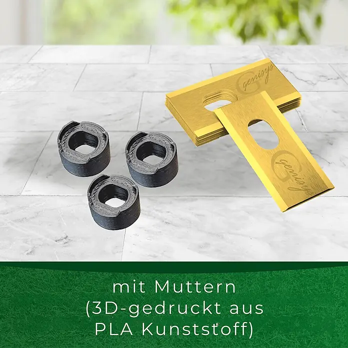 Genisys Ersatzmesser-Set für Mähroboter - Passend für: Dreame Mova, 12 Stk. - Drei dunkelgraue 3D-gedruckte PLA-Muttern und ein Stapel goldener Metallklingen mit Genisys-Logo.