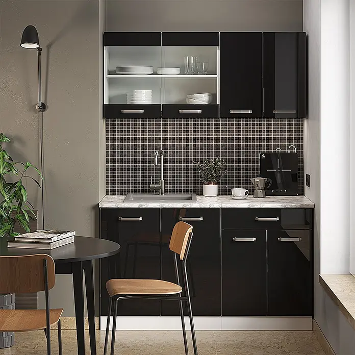 Vicco Singleküche R-Line Schwarz Hochglanz/Weiß, AP Anthrazit - Breite: 140 cm, Schwarz Hochglanz, Mit AP Anthrazit - Kompakte Küche mit schwarzen Hochglanzschränken, Marmoroptik-Arbeitsplatte und Spüle in modernem Apartment.