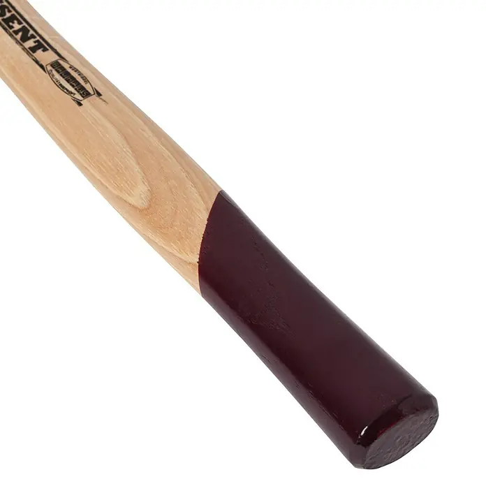 Wisent Martillo de cerrajero - 400 g, Acero, Mango de madera nogal - Primer plano del mango de madera de un martillo, parcialmente pintado de rojo oscuro, mostrando robustez y artesanía.
