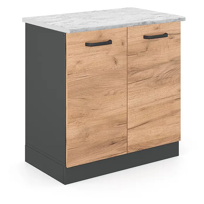 Vicco Schrankküche R-Line Goldkraft Eiche AP Marmor - Goldkraft Eiche, Spülenunterschrank 80 cm, AP Marmor - Zweitüriger Schrank mit weißer Marmorplatte, hellen Holztüren und dunkelgrauem Korpus mit schwarzen Griffen.