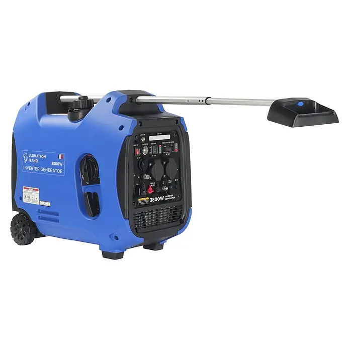 Ultimatron France Stromerzeuger ULT-3800 - Nennleistung: 3,5 kW, Tankvolumen: 6,2 l, Verbrauch: 2,5 l/h - Blauer tragbarer Inverter-Generator mit ausziehbarem Griff, Rädern und umfangreichem Bedienfeld.