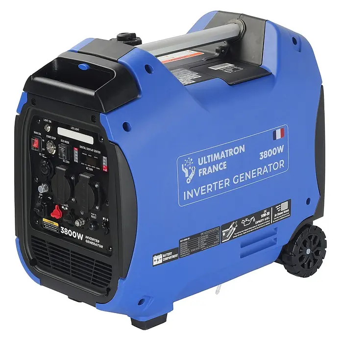 Ultimatron France Stromerzeuger ULT-3800 - Nennleistung: 3,5 kW, Tankvolumen: 6,2 l, Verbrauch: 2,5 l/h - Blau-schwarzer Ultimaton France 3800W Inverter-Generator mit Bedienfeld, Display und Rädern.
