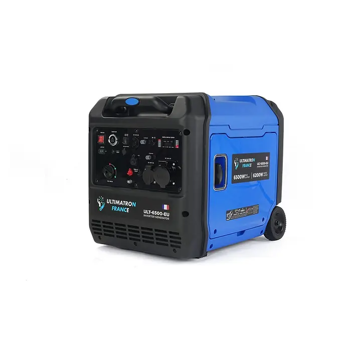 Ultimatron France Stromerzeuger ULT-6500 - Nennleistung: 6,2 kW, Tankvolumen: 12,5 l, Verbrauch: 2,9 l/h - Blau-schwarzer Ultimatron Inverter-Generator mit Bedienfeld und Rädern.