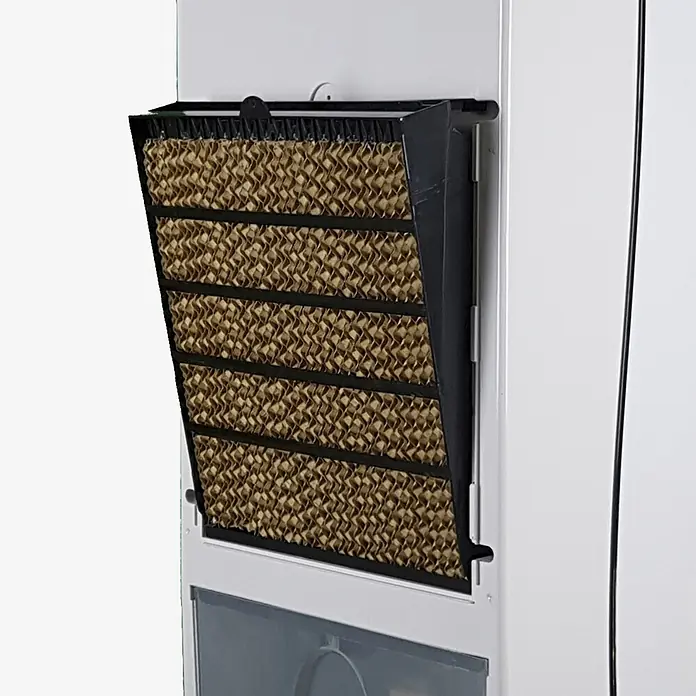 MConfort Climatizador evaporativo Hogar E1200 - Blanco, Altura: 88 cm, 130 W, 10 litros - Almohadillas de refrigeración marrones corrugadas en un marco negro, montadas en el lateral de un enfriador de aire evaporativo blanco.