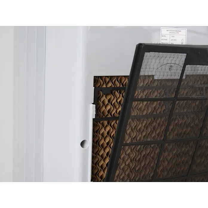 MConfort Climatizador evaporativo Hogar E1300C - Blanco, Altura: 92 cm, 130 W, 10 litros - Enfriador de aire blanco con el panel trasero abierto, mostrando una almohadilla de enfriamiento de panal marrón y un filtro negro.
