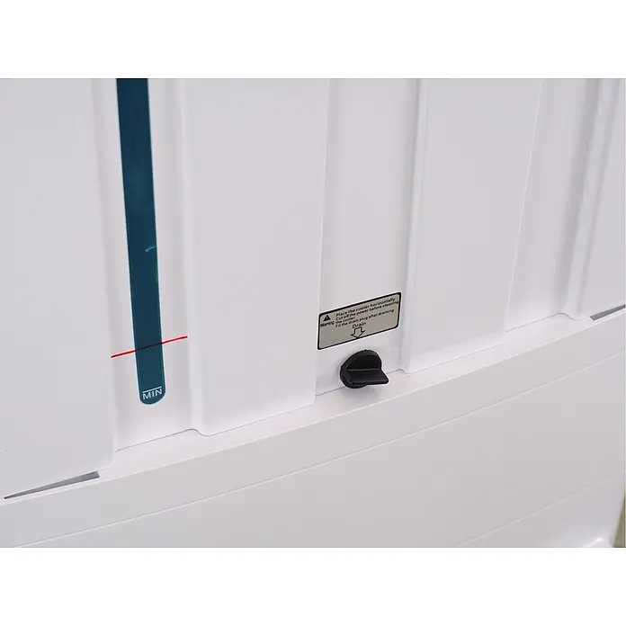 MConfort Climatizador evaporativo PRO E5000 - Blanco, Altura: 155 cm, 280 W, 45 litros - Aparato blanco con un indicador de nivel de agua visible y un tapón de drenaje negro con instrucciones de limpieza.