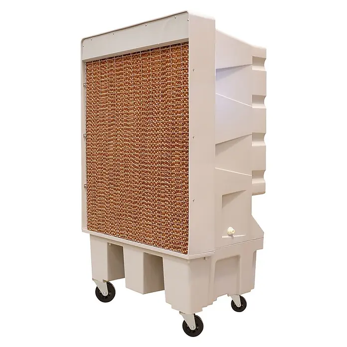 MConfort Climatizador evaporativo PRO IC12000 - Blanco, Altura: 135 cm, 440 W, 70 litros - Enfriador evaporativo portátil con carcasa beige claro, almohadillas de enfriamiento marrones visibles detrás de una rejilla metálica y ruedas negras.