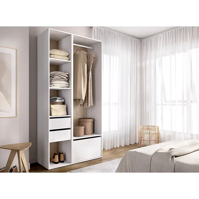Dekit Armario para ropa Suit - L x An x Al: 45 x 99,5 x 204,5 cm, Blanco/Natural, Trasera reversible - Armario abierto blanco con paneles traseros de efecto madera, estantes, cajones y barra para colgar, en dormitorio luminoso.