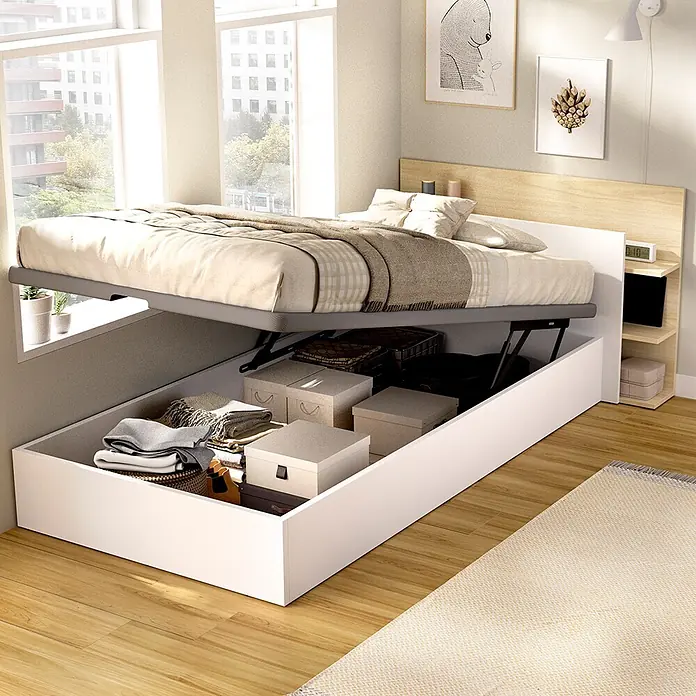 Dekit Cabecero de cama Tori - L x An: 209,2 x 105,2 cm, Blanco/Roble claro, Con canapé - Cama blanca con cabecero de madera y plataforma de colchón elevable que revela un amplio almacenamiento bajo la cama, lleno de artículos.