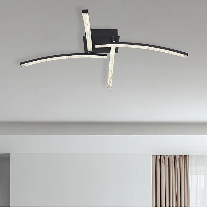 Globo LED-Deckenleuchte Jules - 24 W, L x B x H: 690 x 690 x 105 mm - Schwarze Deckenleuchte mit kristallinen LED-Armen, an heller Decke montiert.