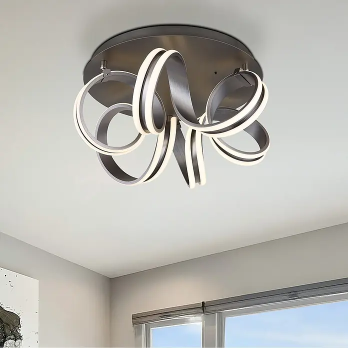 Globo LED-Deckenleuchte Kuni - 37,5 W - Moderne Deckenleuchte mit dunklen Metallschleifen und integrierter weißer LED-Beleuchtung, in einem Raum installiert.