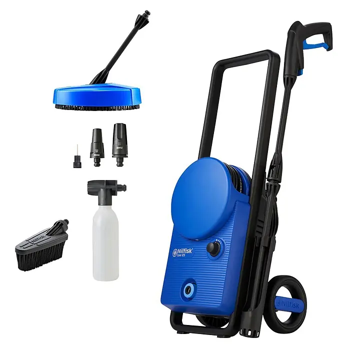 Nilfisk Hidrolimpiadora de alta presión CORE 125 Home - 125 bar, 1.400 W, Capacidad de bombeo: 438 l/h - Hidrolimpiadora Nilfisk Core 125 azul y negra con limpiador de superficies, boquillas, dispensador de jabón y cepillo de limpieza.