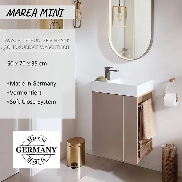 Camargue Marea Badmöbel-Set Mini - Gesamtbreite Badmöbel: 50 cm, Berg Eiche/Goldbronze, Matt - Wandhängender Waschtischunterschrank in Taupe mit weißem Solid-Surface-Waschtisch und Seitenablage, in modernem Bad.