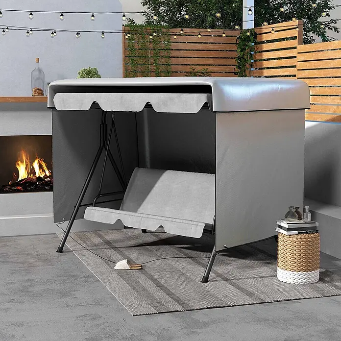 Outsunny Hollywoodschaukel-Schutzhülle - L x B x H: 215 x 155 x 150 cm, Polyethylen, 100 g/m², Hellgrau - Graue Outdoor-Schaukel mit Schutzdach und Seitenwänden auf einer Terrasse mit Teppich.