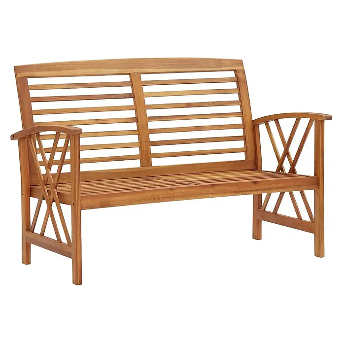 Furnicato Gartenbank - Braun - Gartenbank aus Naturholz mit Lattenrückenlehne, Sitzfläche und dekorativen X-Muster-Armlehnen.