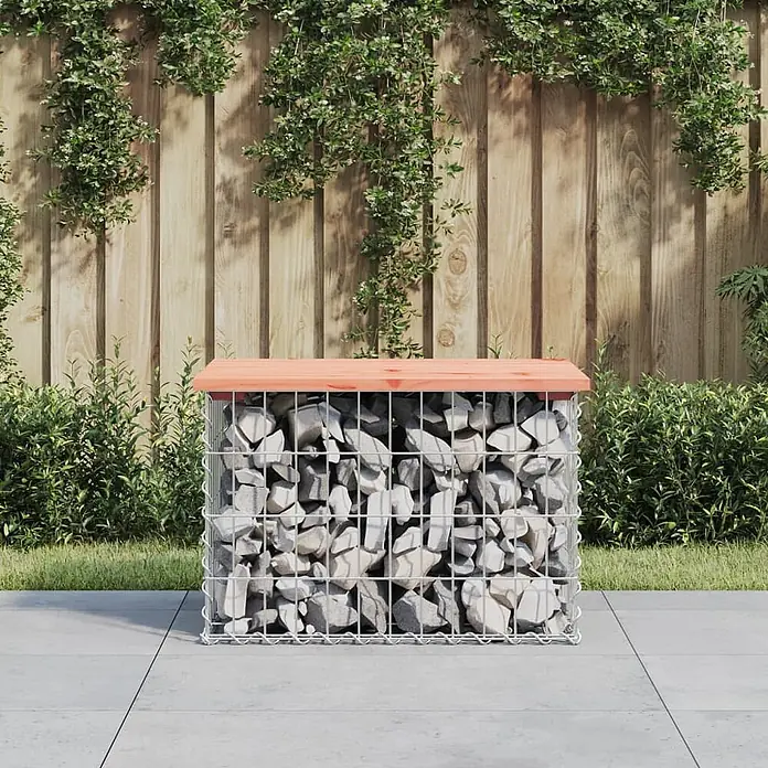 Furnicato Gartenbank Douglasien-Massivholz - B x T x H: 63 x 44 x 42 cm, Natürliches Douglasie - Gabionenbank mit hellbrauner Holzplatte und grauen Steinen in Metallkäfig, im Freien.