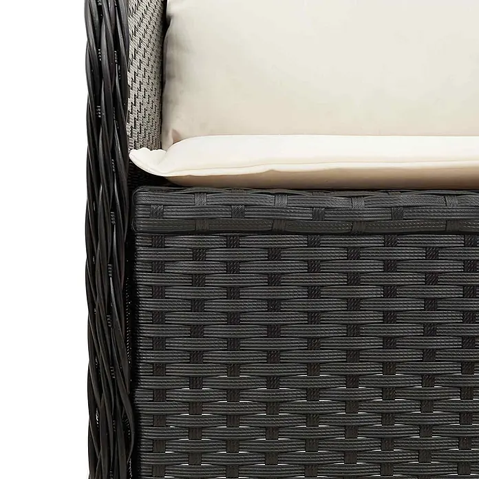 Furnicato Gartenbank Poly-Rattan - B x T x H: 108 x 110 x 95 cm, Schwarz und Cremeweiß - Nahaufnahme dunkles braunes Rattan-Gartenmöbel mit cremefarbenem Kissen.
