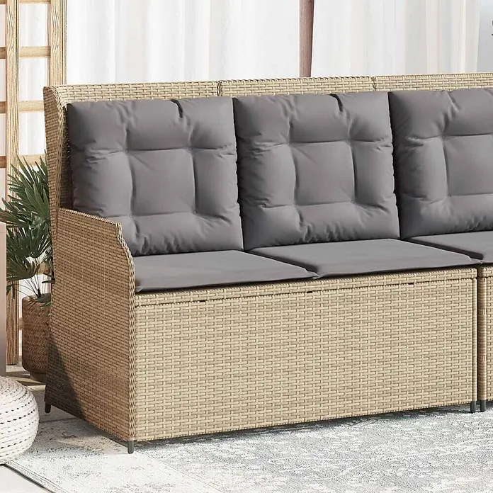 Furnicato Gartenbank Poly-Rattan - B x T x H: 108 x 110 x 95 cm, Beige und Grau - Modulares Outdoor-Polyrattan-Sofa in Hellbraun mit dicken grauen Kissen.