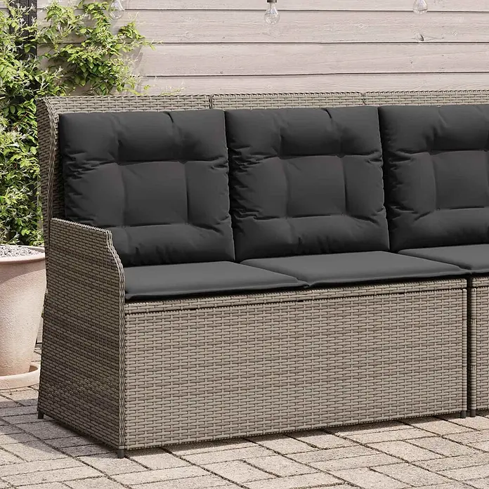 Furnicato Gartenbank Poly-Rattan - B x T x H: 108 x 110 x 95 cm, Grau - Helles graues Outdoor-Sofa aus Polyrattan mit dunkelgrauen Kissen, ideal für Garten oder Terrasse.