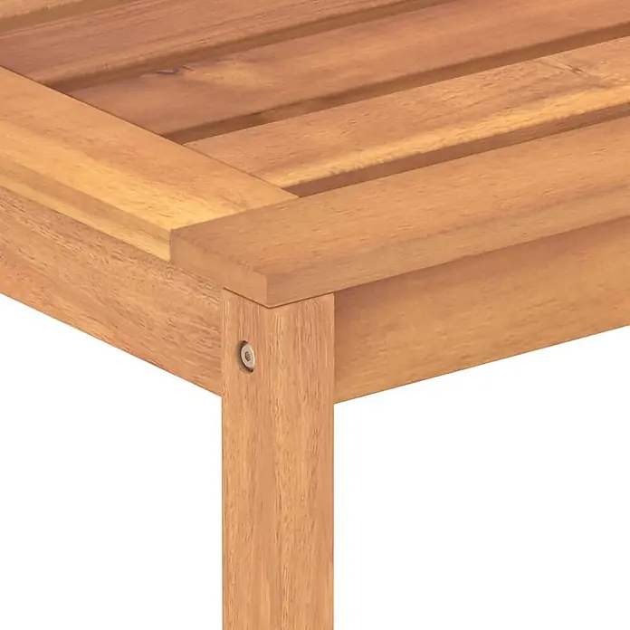 Furnicato Gartenbank Teak-Hartholz lackiert - B x T x H: 150 x 59 x 90 cm, Braun - Eckdetail von hellbraunen Lattenholz-Gartenmöbeln.