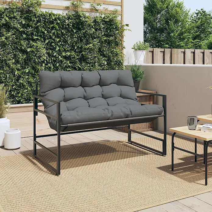 Furnicato Gartenbank - Anthrazit - Zweisitzer-Sofa für den Außenbereich mit dunkelgrauen Polsterauflagen und schwarzem Metallrahmen auf einer Terrasse.