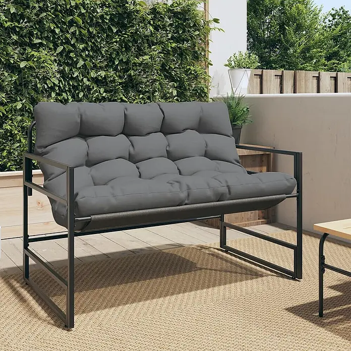 Furnicato Gartenbank - Anthrazit - Outdoor-Zweisitzer-Sofa mit dunkelgrauem Metallrahmen und dicken grauen Kissen auf einer Terrasse.