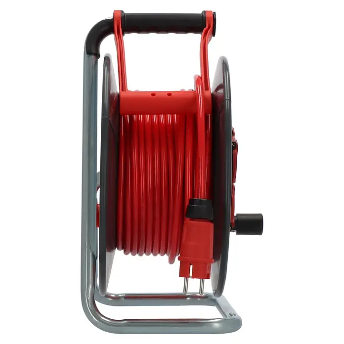 Brennenstuhl Kabeltrommel SC 3110 - Stahlblech, 33 m, H07BQ, IP44 - Rote Kabeltrommel mit schwarzem Griff und silbernem Metallständer, mit rotem Netzstecker.