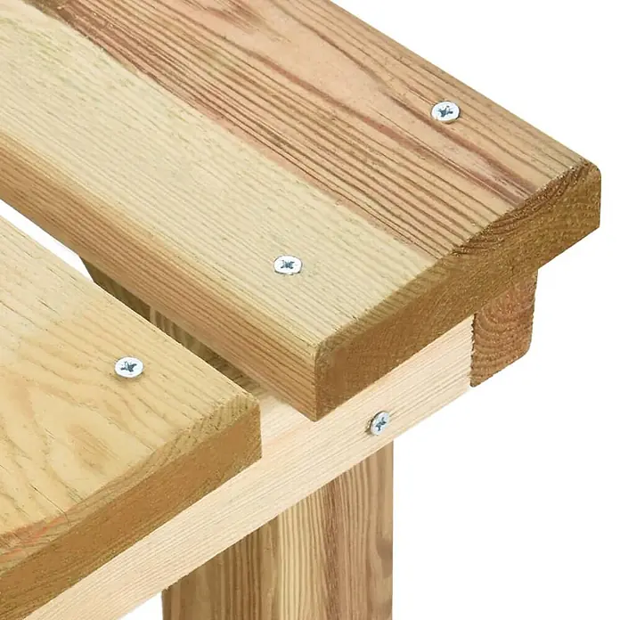 Furnicato Gartenbank Kiefernholz imprägniert - B x T x H: 140 x 38 x 45 cm, Braun - Nahaufnahme heller Holzlatten, mit Schrauben verbunden, Holzmaserung sichtbar.