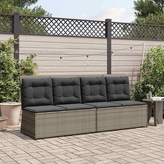 Furnicato Gartenbank Poly-Rattan - B x T x H: 108 x 110 x 95 cm, Grau - Langes Outdoor-Sofa aus grauem Rattan mit dunkelgrauen Kissen auf einer Terrasse.
