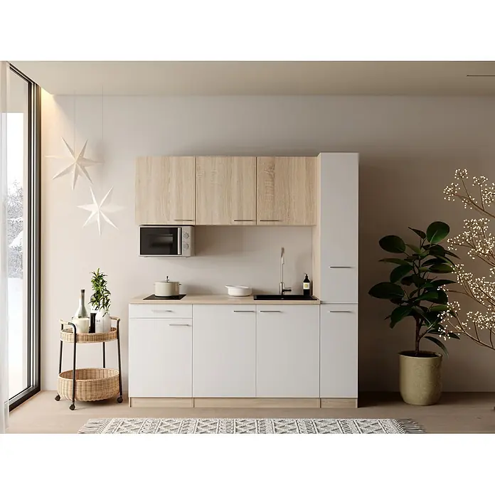 Respekta Küchenzeile Ingrid - Breite: 180 cm, Weiß, Mit Kochfeld + Mikrowelle - Moderne Küchenzeile: helle Holz-Oberschränke, weiße Unterschränke, Holzplatte mit Spüle und Kochfeld.