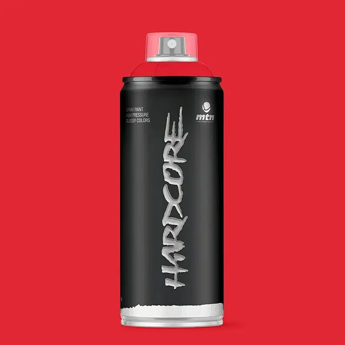 mtn Pintura decorativa en spray Hardcore - Rojo Madrid, Brillante, 400 ml - Bote de pintura en aerosol Montana Colors Hardcore en negro con tapa roja sobre fondo rojo. Pintura de alta presión para colores brillantes.