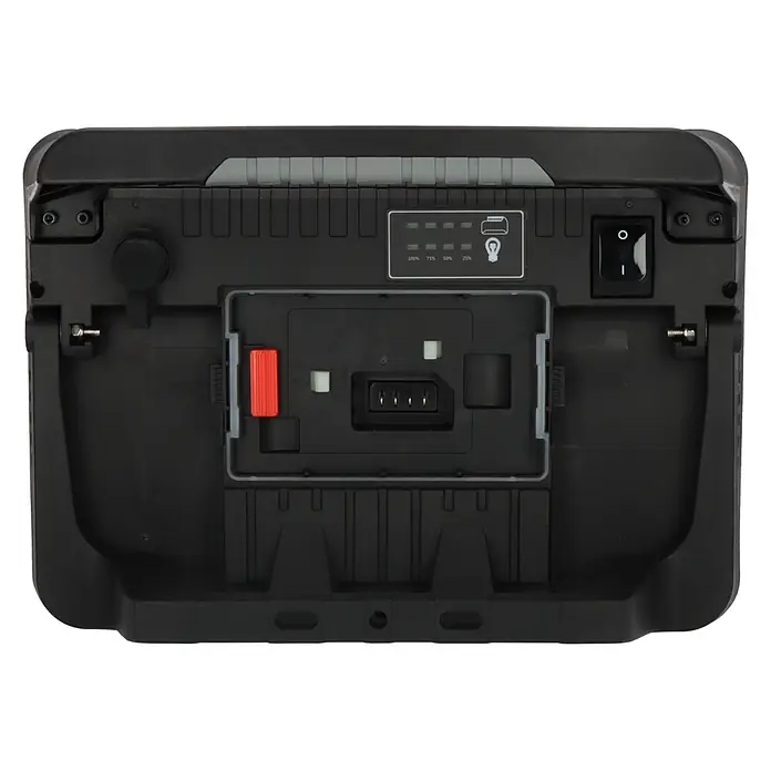 Brennenstuhl Mobiler LED-Strahler Multi Battery Hybridstrahler - L x B x H: 17,7 x 35,4 x 25,8 cm, IP55 - Rückansicht einer schwarzen tragbaren Arbeitsleuchte mit Batterieanzeige, Netzschalter und abgedeckten Anschlüssen.