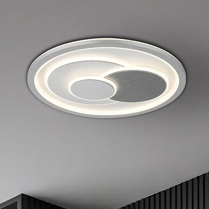 Globo LED-Deckenleuchte rund Ruiz - 36 W, Ø x H: 48 x 5,7 cm - Moderne runde weiße LED-Deckenleuchte mit beleuchteten konzentrischen Ringen und gebürstetem Metallakzent, an der Decke montiert.