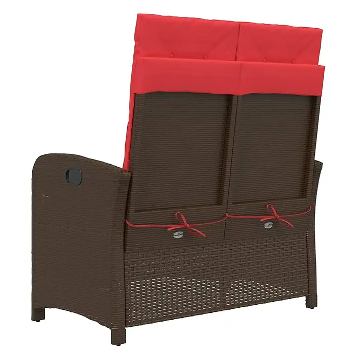 Furnicato Gartenbank PE-Rattan - B x T x H: 105 x 86 x 83 cm, Braun - Braunes Rattan-Zweisitzer-Sofa für draußen mit roten Kissen und verstellbaren Rückenlehnen, von hinten gesehen.