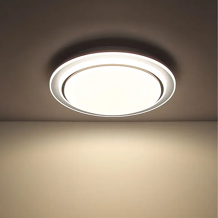 Globo LED-Deckenleuchte rund Foppa - 24 W, Ø x H: 40 x 7 cm, Schwarz - Weiße runde LED-Deckenleuchte an der Decke montiert, die die darunterliegende Wand beleuchtet.