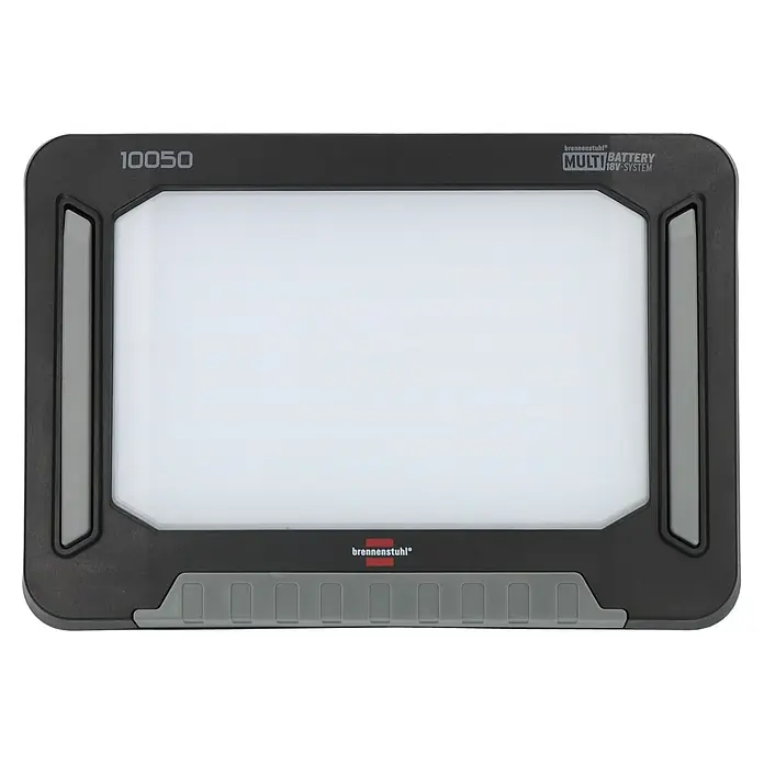 Brennenstuhl Mobiler LED-Strahler Multi Battery Hybridstrahler - L x B x H: 17,7 x 35,4 x 25,8 cm, IP55 - Dunkelgraue Brennenstuhl LED-Arbeitsleuchte mit weißem Diffusor, hellgrauen Akzenten und 18V Multi Battery System.