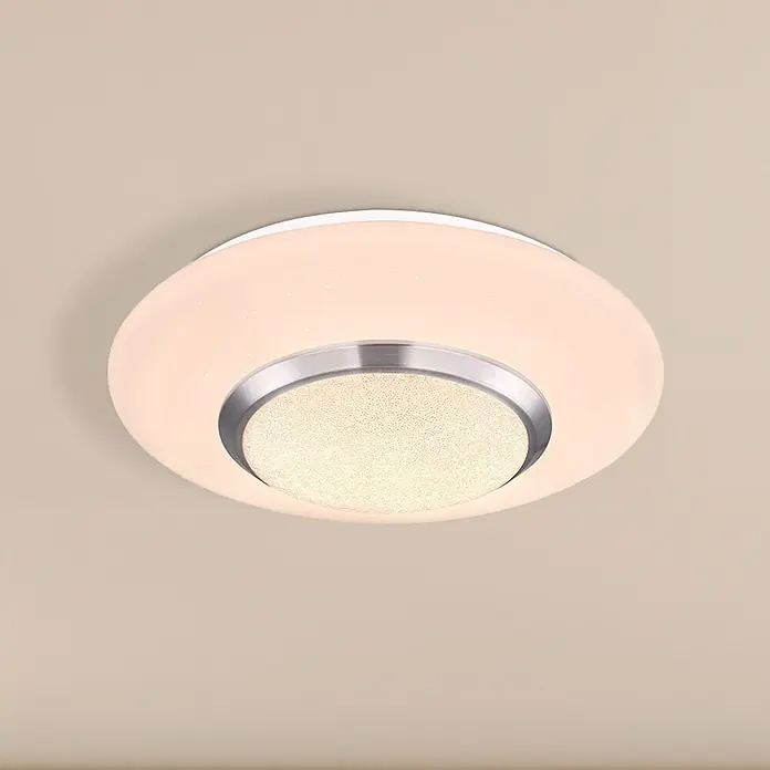 Globo Plafón LED redondo Candida - 18 W, Ø x Al: 34 mm x 8 cm, Blanco, Claro, Blanco cálido - Lámpara de techo redonda blanca con detalles brillantes y anillo metálico plateado.