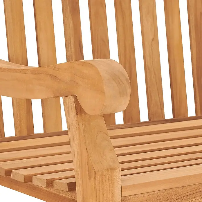 Furnicato Gartenbank Teak-Hartholz - B x T x H: 114 x 69 x 92 cm, Braun - Nahaufnahme einer Gartenbank aus Teakholz mit Lattenrost, Rückenlehne und geschwungener Armlehne.