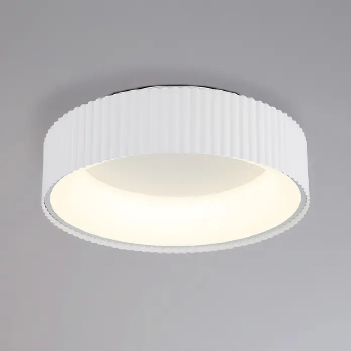 Globo LED-Deckenleuchte rund Kemp - 45 W, Ø x H: 460 x 130 mm, Warmweiß - Weiße runde Deckenleuchte mit geriffelten Seiten, leuchtet nach unten.