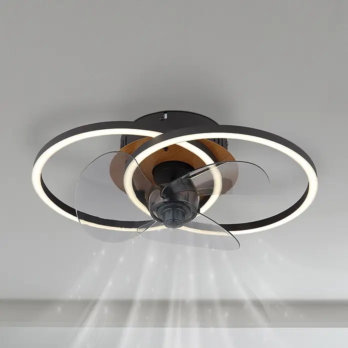 Globo Ventilador de techo Karen - 28 mm - Ventilador de techo moderno negro y aspecto madera con anillos de luz LED en espiral y aspas transparentes, generando flujo de aire descendente.