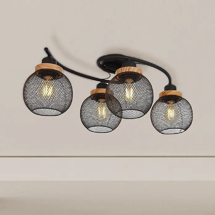 Globo Deckenleuchte Pablo - 40 W, L x B x H: 600 x 350 x 220 mm, E27 - Vierflammige Deckenleuchte mit schwarzen Metallgeflecht-Schirmen und Holzdetails an gebogenem schwarzem Gestell.