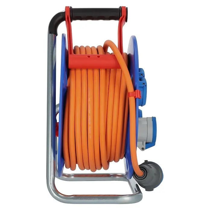 Brennenstuhl Kabeltrommel Garant CEE IP44 Camping H07RB-F 3G2,5 - Kunststoff, 25 m, IP44 - Orange Kabeltrommel mit blauer und roter Spule, schwarzem Griff und grauem Metallrahmen, ausgestattet mit mehreren Steckdosen.