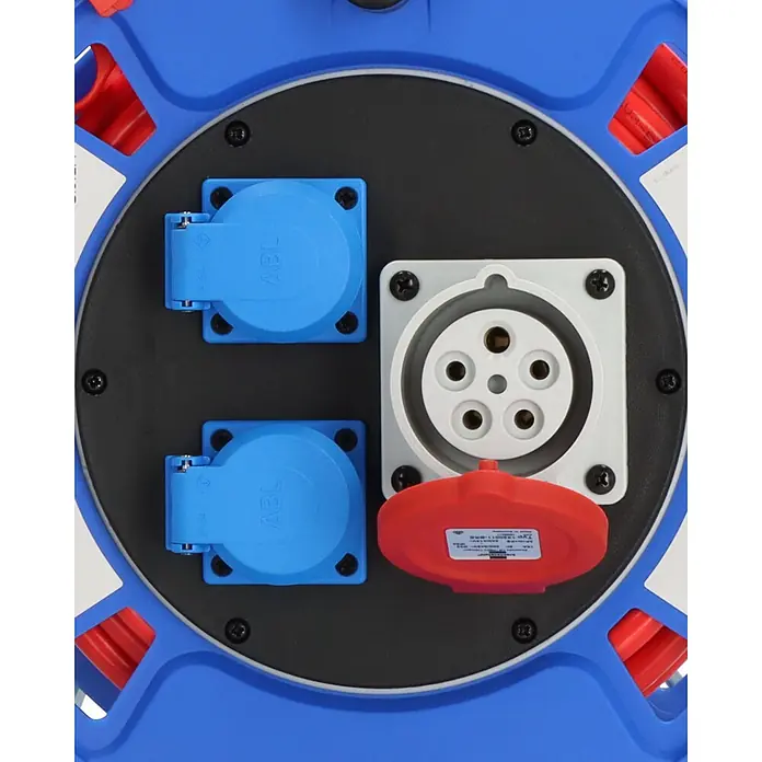 Brennenstuhl Kabeltrommel Garant CEE 1 AT-N07V3V3-G 5G1,5 - Kunststoff, 25 m, IP44 - Blaue Stromverteilung mit zwei blauen Abdeckbuchsen, einer weißen Mehrpolbuchse und roter Schutzkappe.