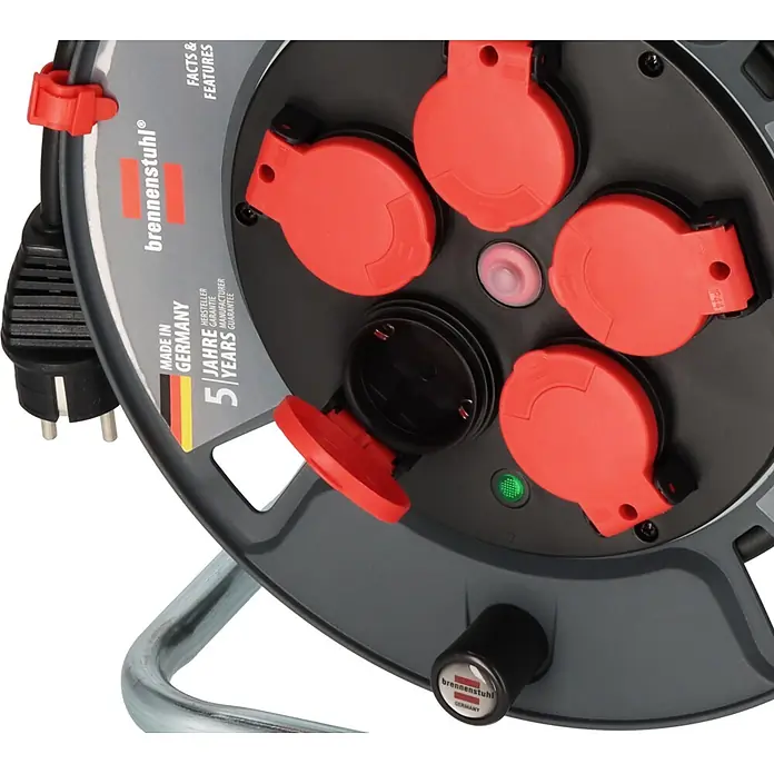 Brennenstuhl Kabeltrommel 300 KU 2100 - Kunststoff, 25 m, H07RN-F, IP44 - Brennenstuhl Kabeltrommel mit 5 rot verschlossenen Steckdosen, schwarzem Stecker und "Made in Germany" Aufschrift.