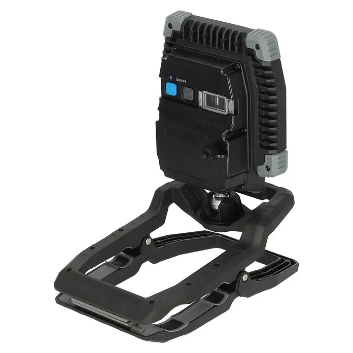 Brennenstuhl LED-Baustrahler - 6.800 lm, 6.500 K, 18 x 11 x 28,6 cm, IP65 - Schwarz-graue tragbare LED-Arbeitsleuchte mit verstellbarem, klappbarem Ständer, Tasten und Kühlrippen.