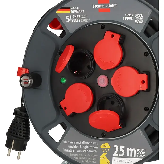 Brennenstuhl Kabeltrommel 300 KU 2200 - Kunststoff, 25 m, H07RN-F, IP44 - Dunkelgraue brennenstuhl Kabeltrommel mit roten IP44-Steckdosen und schwarzem Stecker, 25m für den Außeneinsatz.