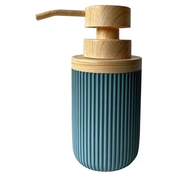 Camargue Seifenspender Ocean Wood - Harz, Blau/Holz - Blauer gerippter Seifenspender mit hellem Holzpumpkopf. Modernes Badaccessoire.