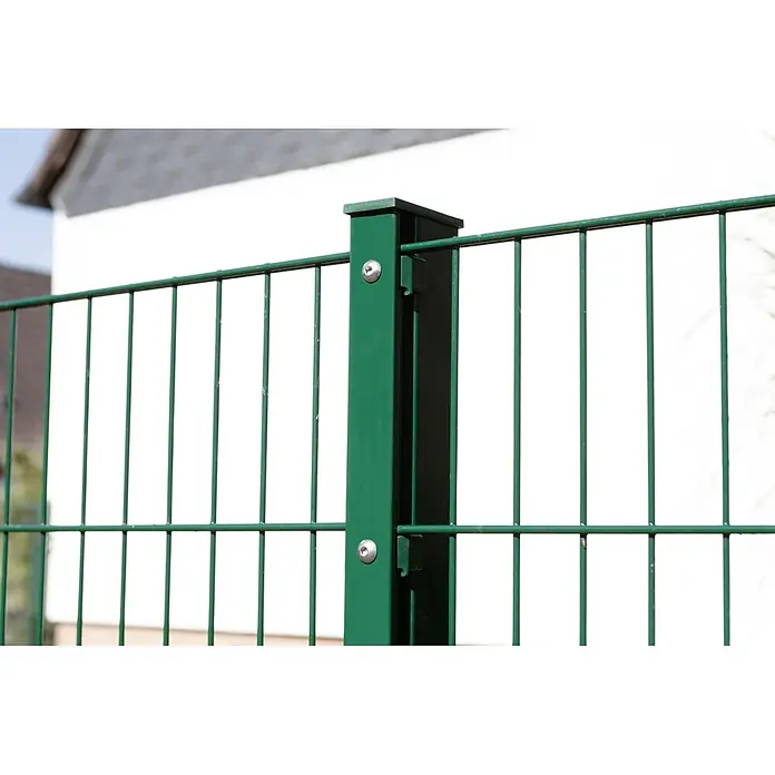 Deutsche Zauntechnik Zaunpfosten Vap - Höhe: 150 cm, Moosgrün, Stahl - Grünes Metallzaunfeld und Pfosten mit silbernem Bolzen, zeigt robuste Konstruktion für den Außenbereich.