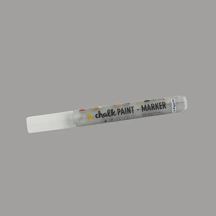 La Pajarita Marcador para ropa Chalk Paint Marker - Plata, 6 ml, Mate - Un rotulador de pintura de tiza La Pajarita con tapa blanca sobre un fondo gris. Ideal para escribir en varias superficies.